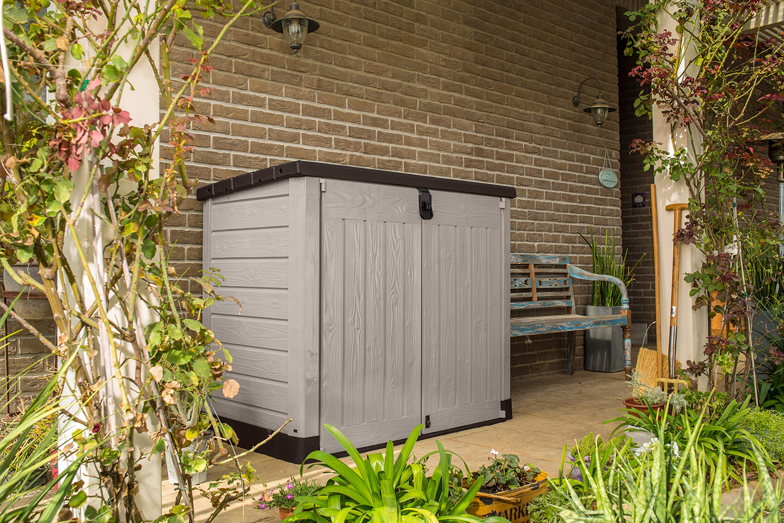 880L Outdoor Garden Storage Shed with Lockable Doors & Weatherproof Design